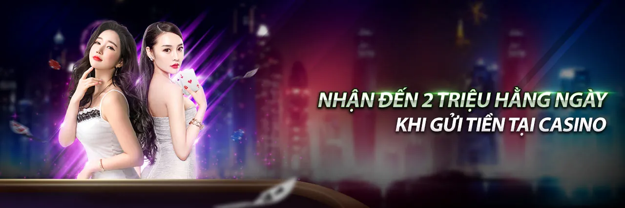 Người chơi poker chuyên nghiệp đang suy nghĩ chiến lược